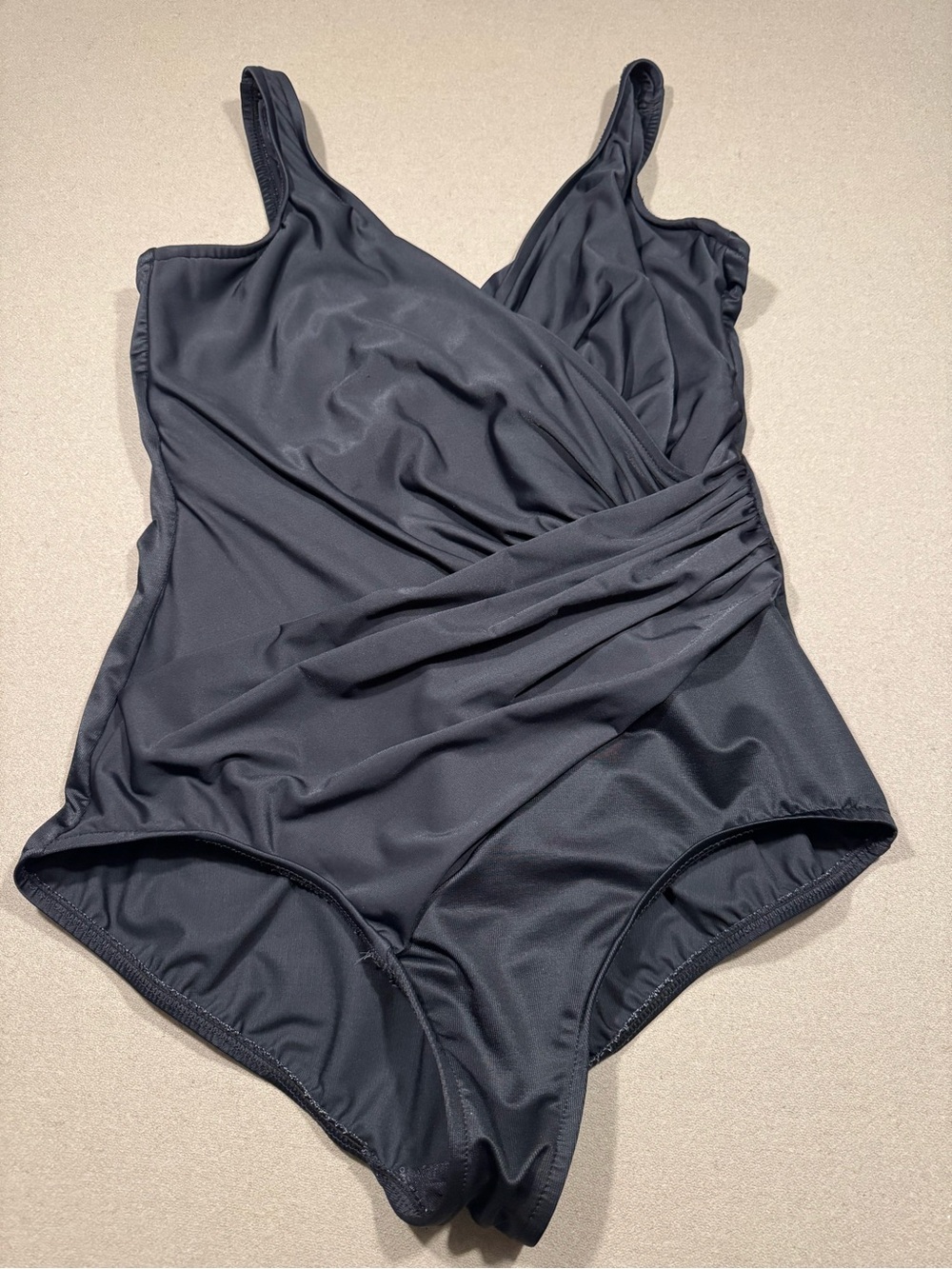 Miraclesuit Black womens  Swimsuit  w/ underwire. 16DD
